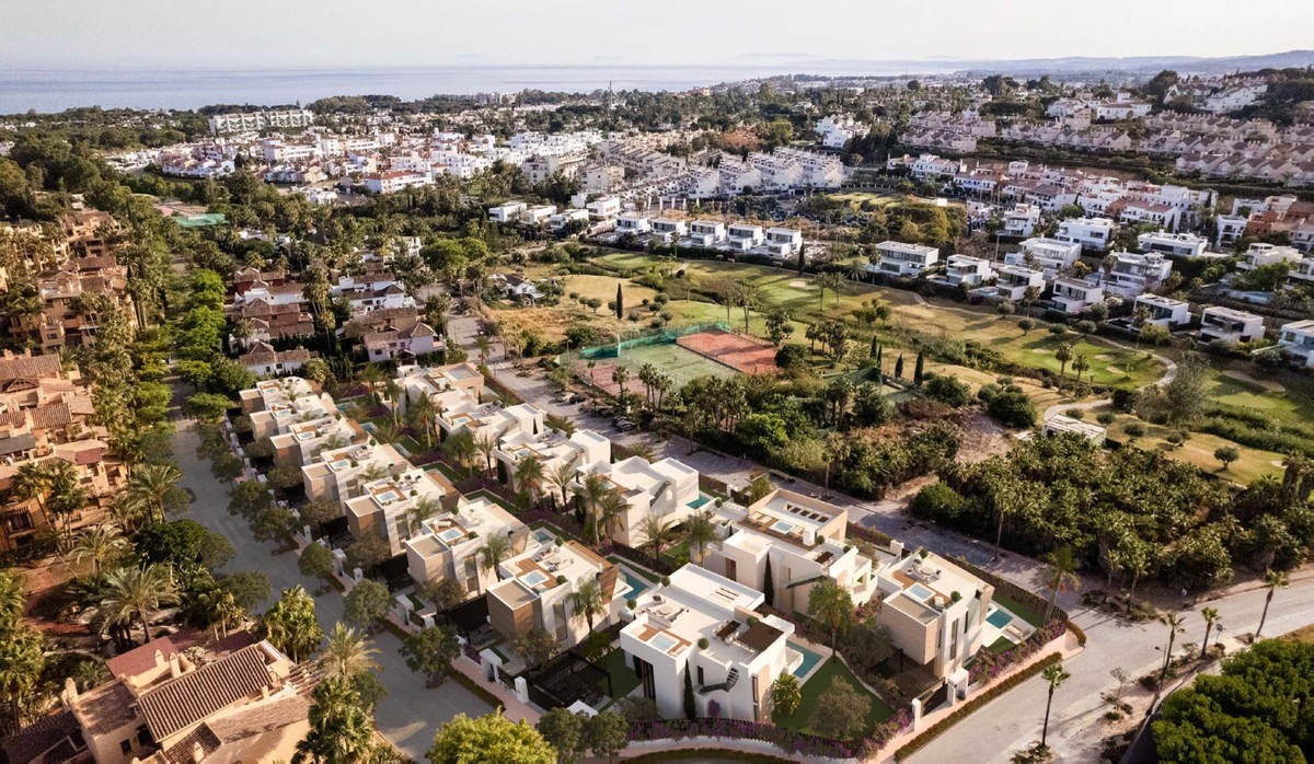 5 Bedroom Villa for Sale in Estepona