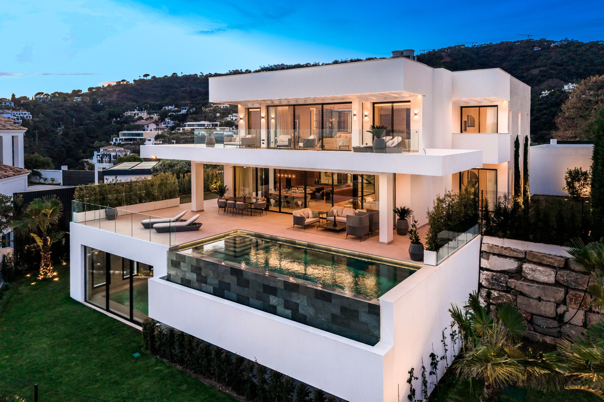 6 Bedroom Villa for Sale in El Madroñal — 2