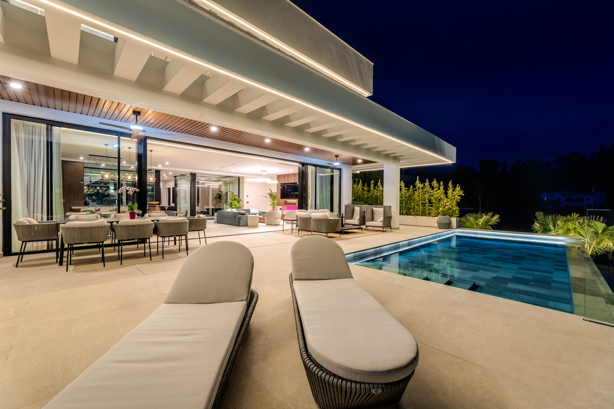 6 Bedroom Villa for Sale in El Madroñal — 4