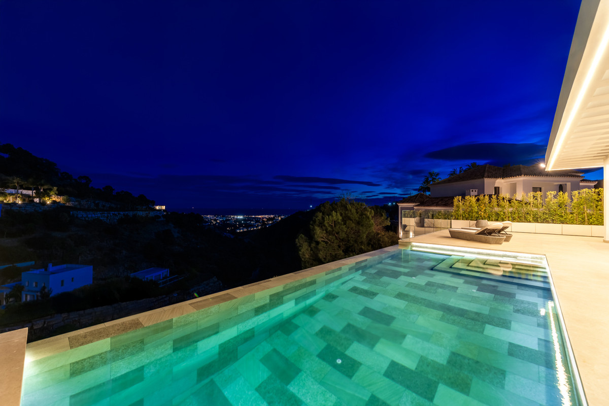 6 Bedroom Villa for Sale in El Madroñal — 5