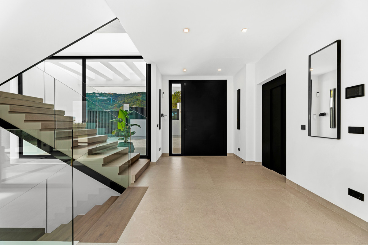6 Bedroom Villa for Sale in El Madroñal — 7