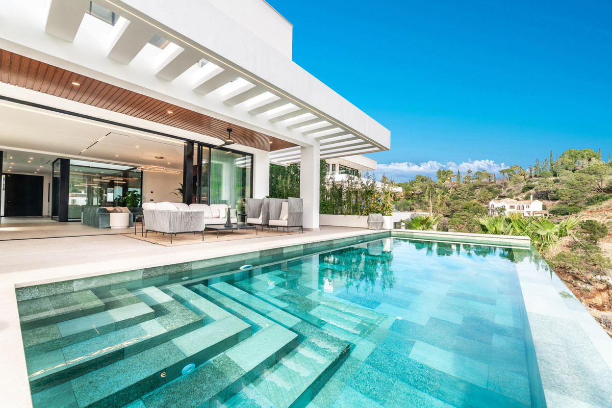 6 Bedroom Villa for Sale in El Madroñal — 8