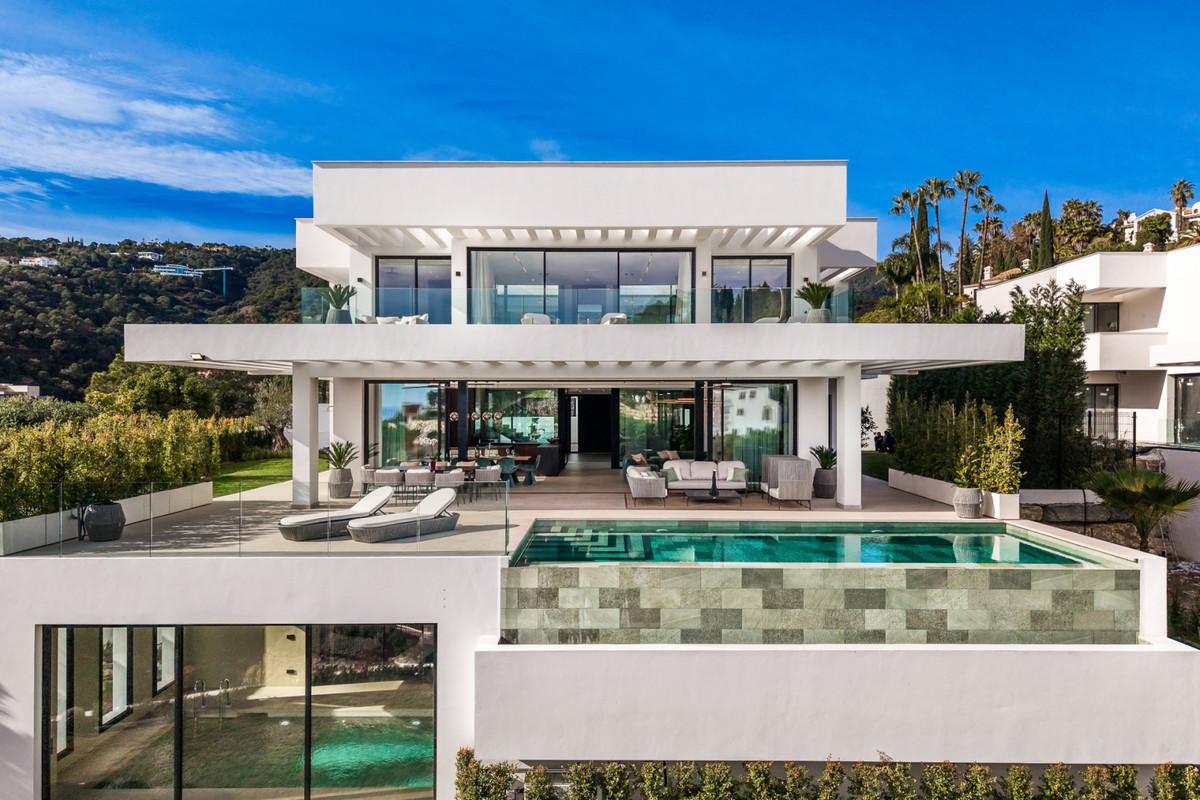6 Bedroom Villa for Sale in El Madroñal