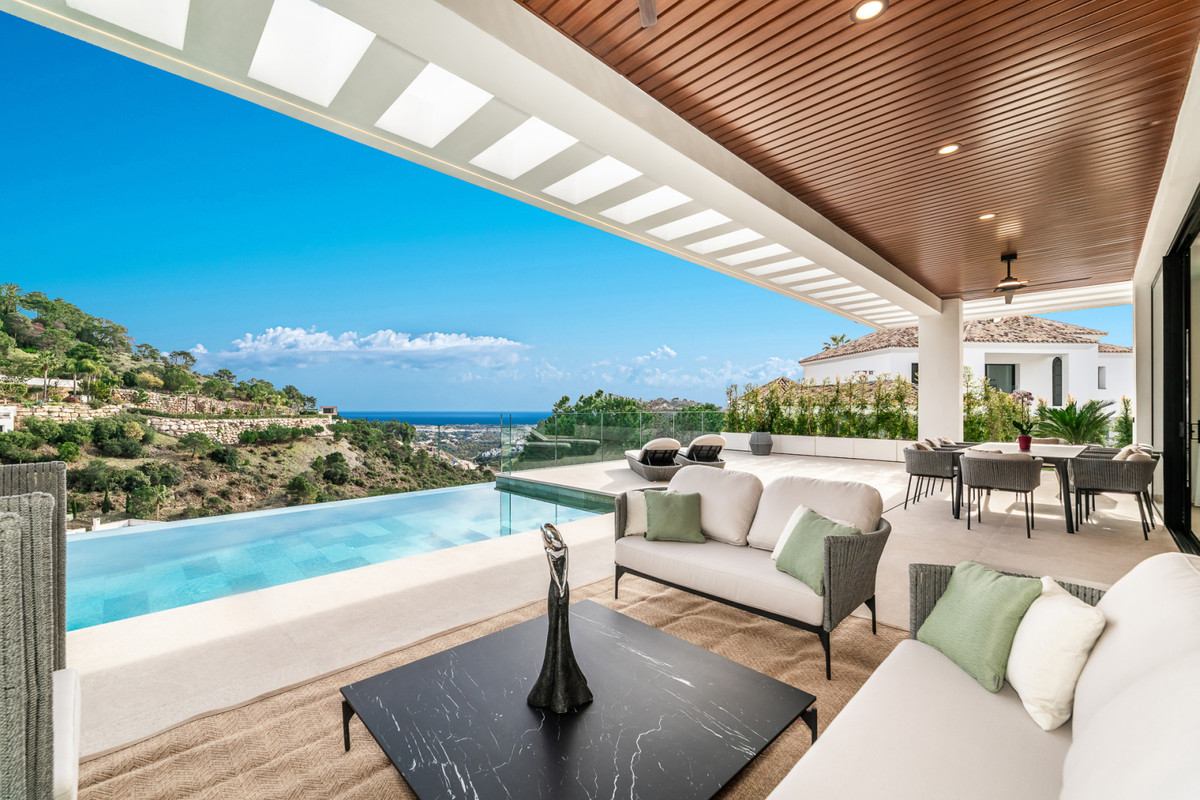 6 Bedroom Villa for Sale in El Madroñal — 3