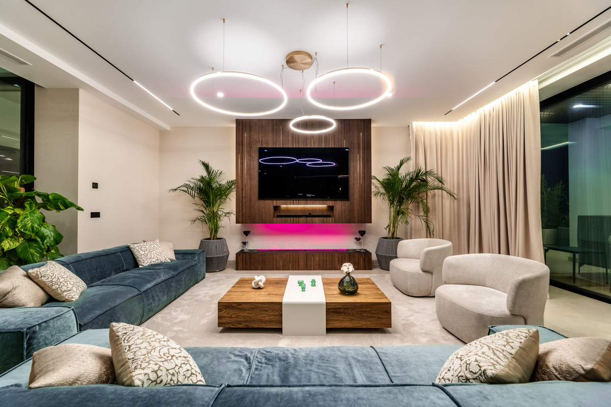 6 Bedroom Villa for Sale in El Madroñal — 6