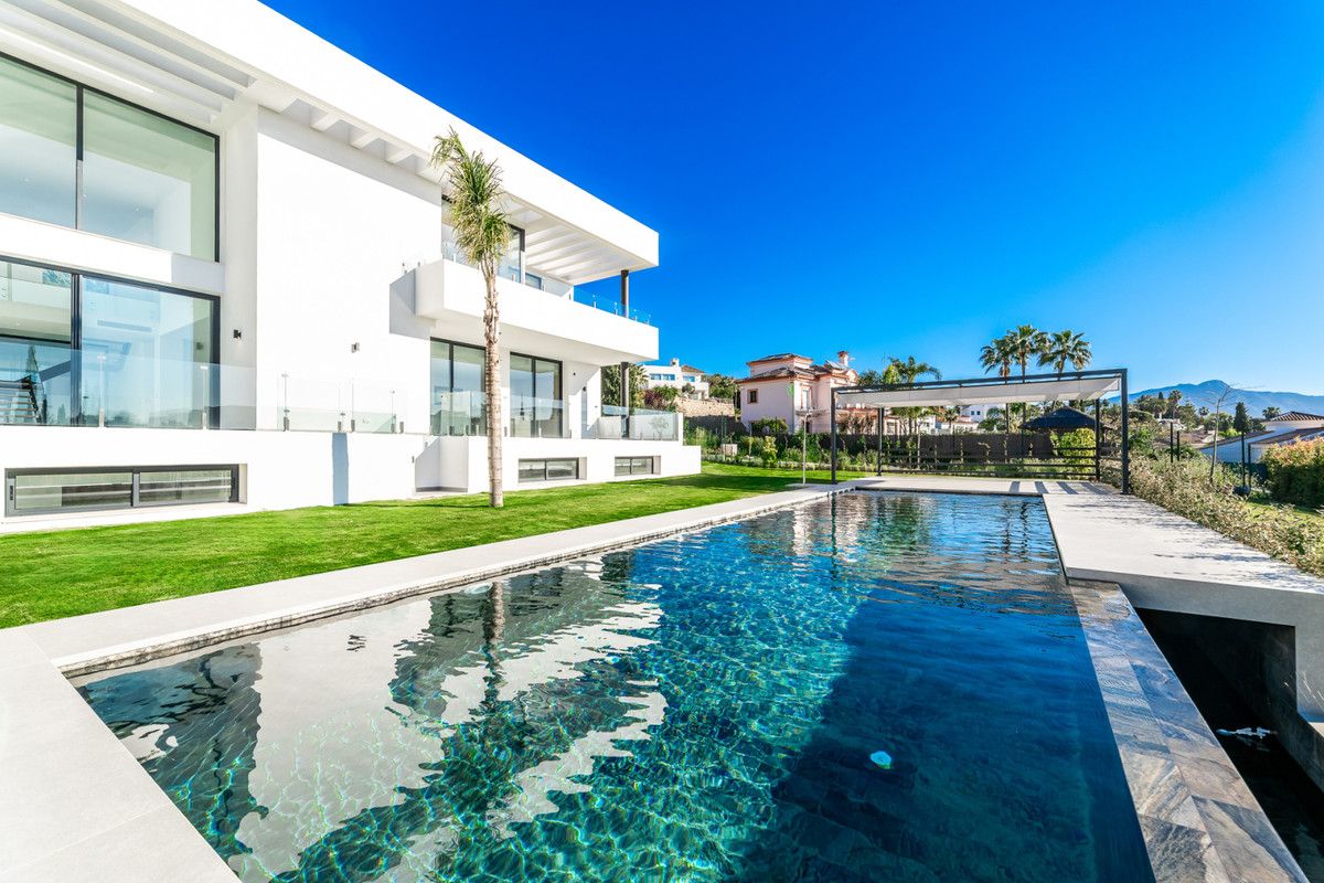 6 Bedroom Villa for Sale in Benahavís — 2