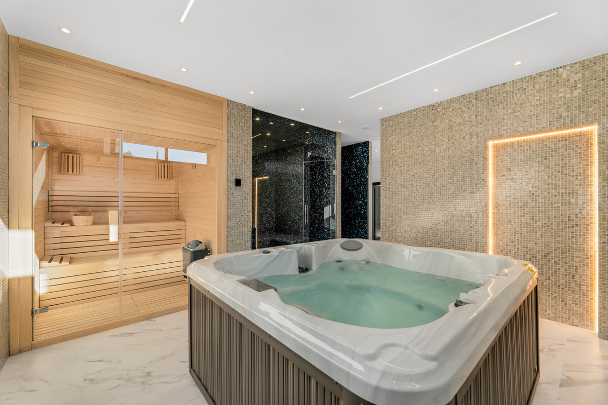 6 Bedroom Villa for Sale in Benahavís — 7