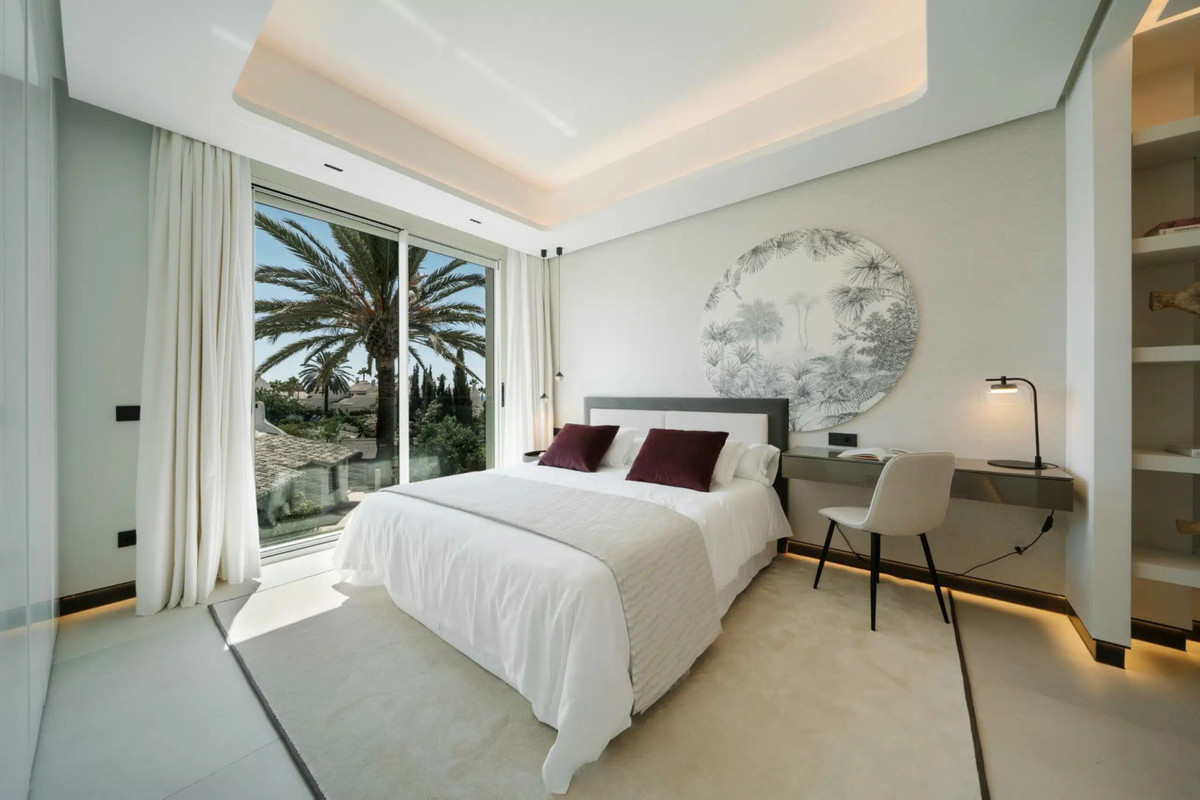 4 Bedroom Villa for Sale in Marbella — view 3