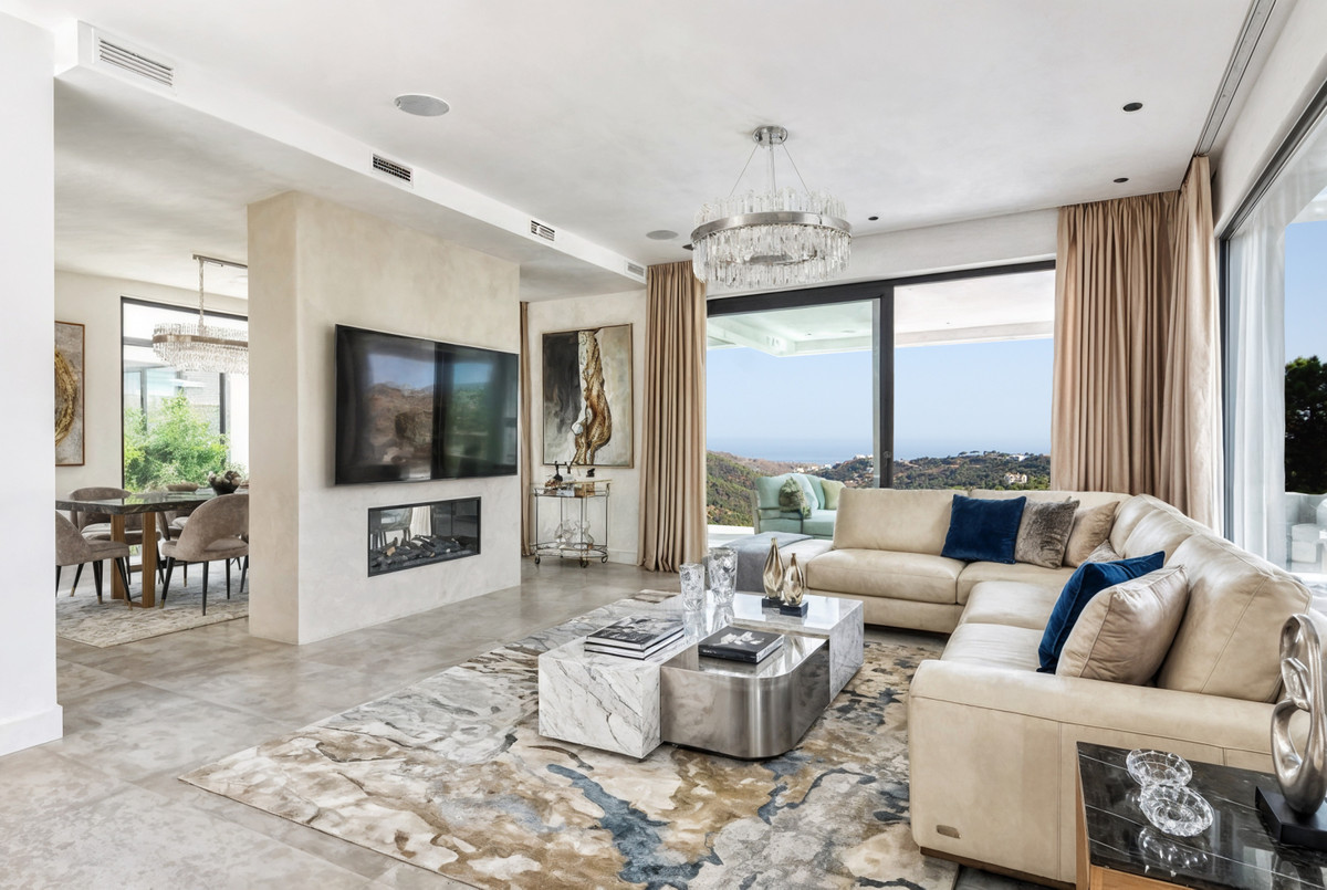 4 Bedroom Villa for Sale in Benahavís — 2