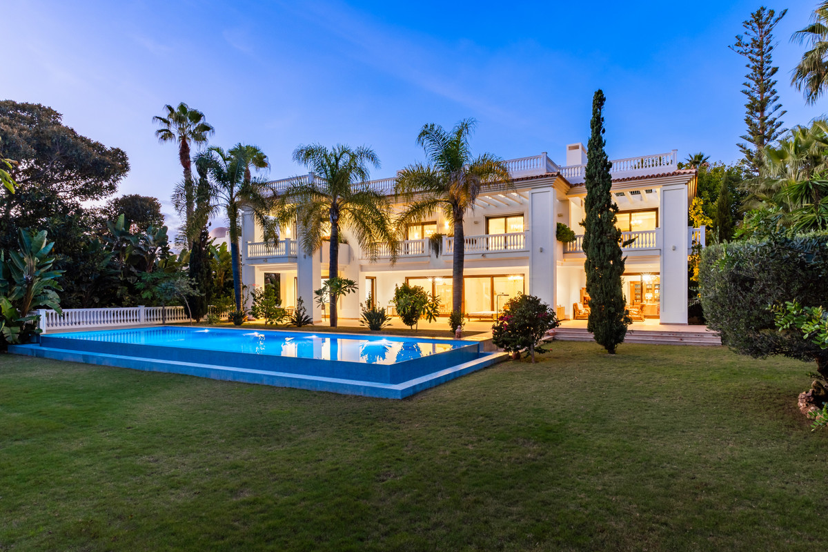 7 Bedroom Villa for Sale in Estepona