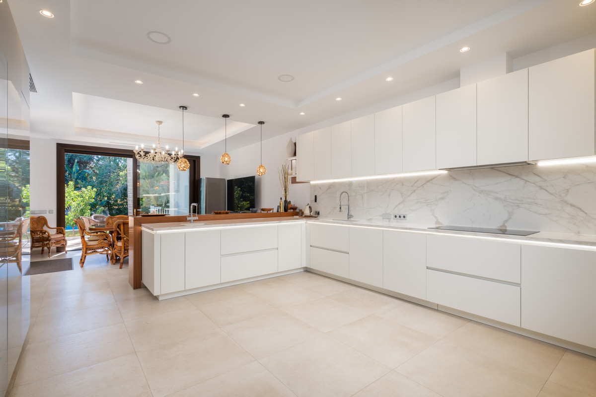 7 Bedroom Villa for Sale in Estepona — 6