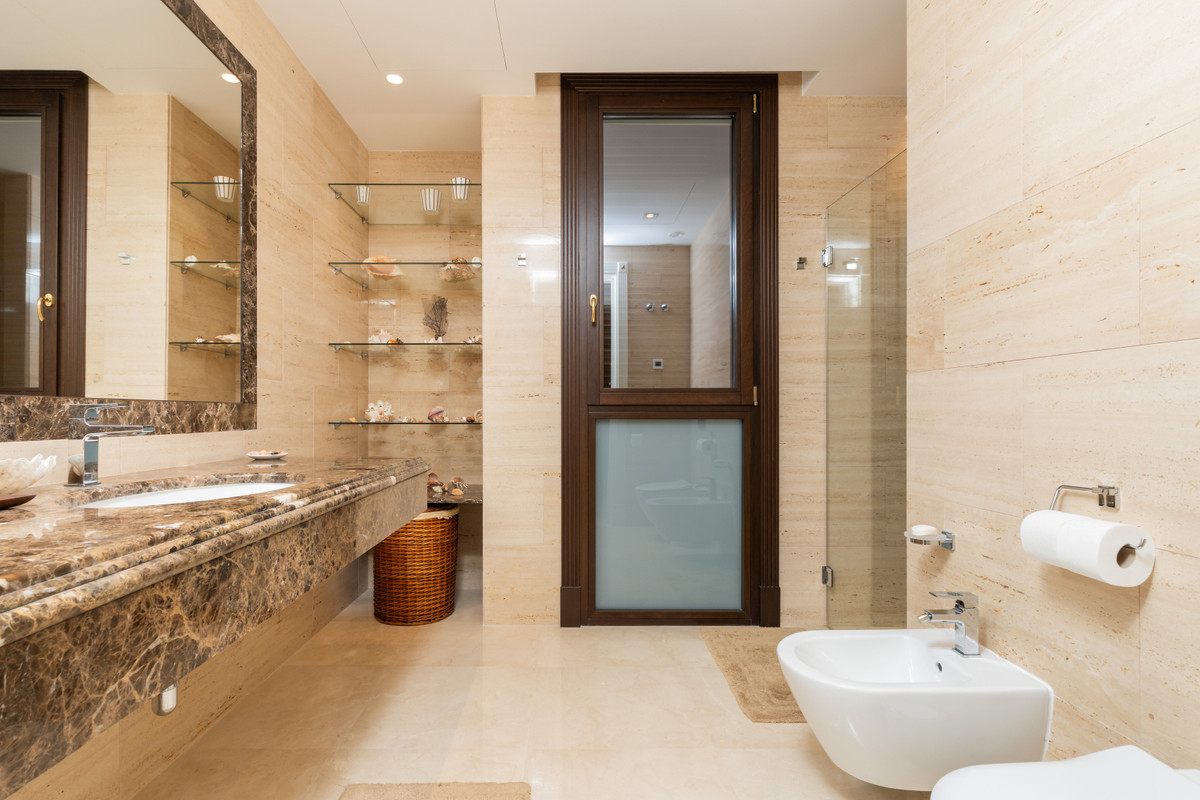 7 Bedroom Villa for Sale in Estepona — view 10