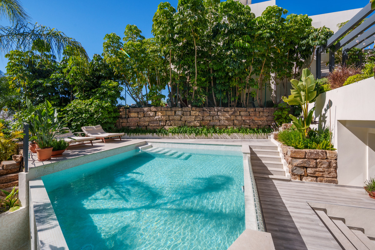 4 Bedroom Villa for Sale in Estepona — 8