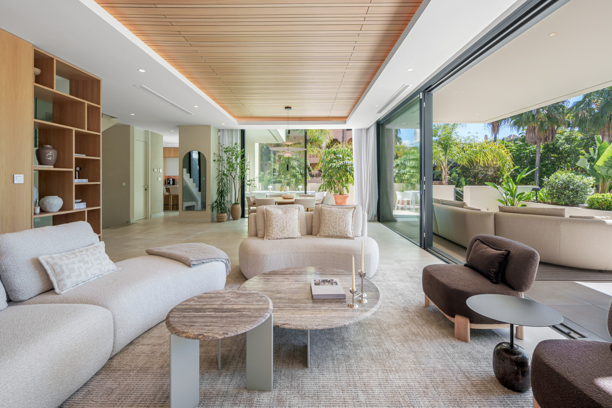 4 Bedroom Villa for Sale in Estepona — view 10