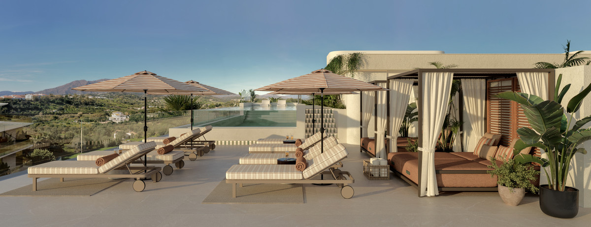 3 Bedroom Apartment for Sale in Estepona — 2