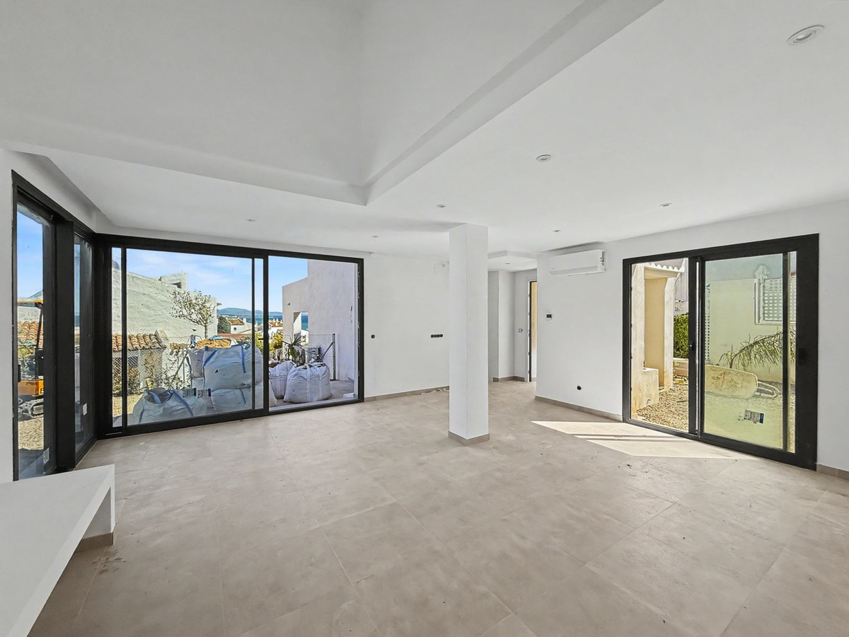 2 Bedroom Villa for Sale in Estepona