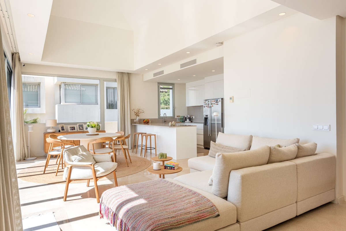 4 Bedroom Apartment for Sale in Benahavís — 3