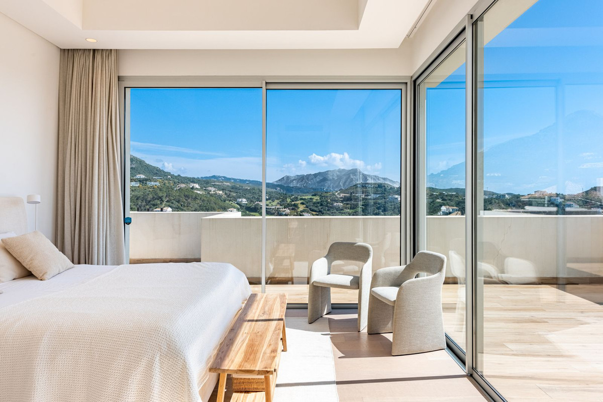 4 Bedroom Apartment for Sale in Benahavís — 9