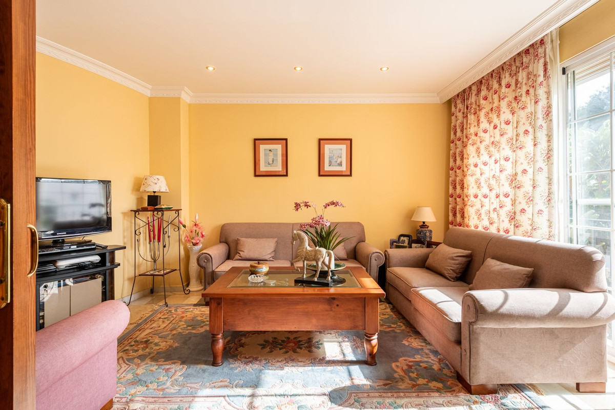 5 Bedroom Villa for Sale in Nueva Andalucía — 4