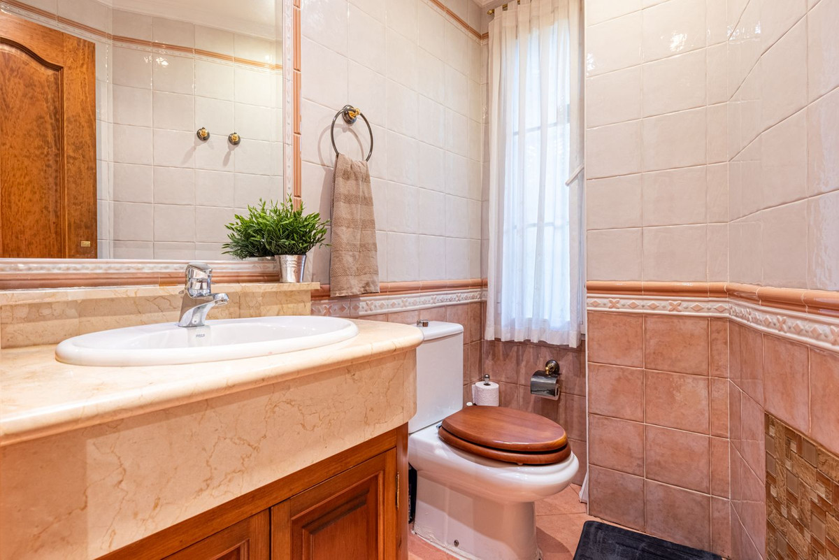 5 Bedroom Villa for Sale in Nueva Andalucía — 5