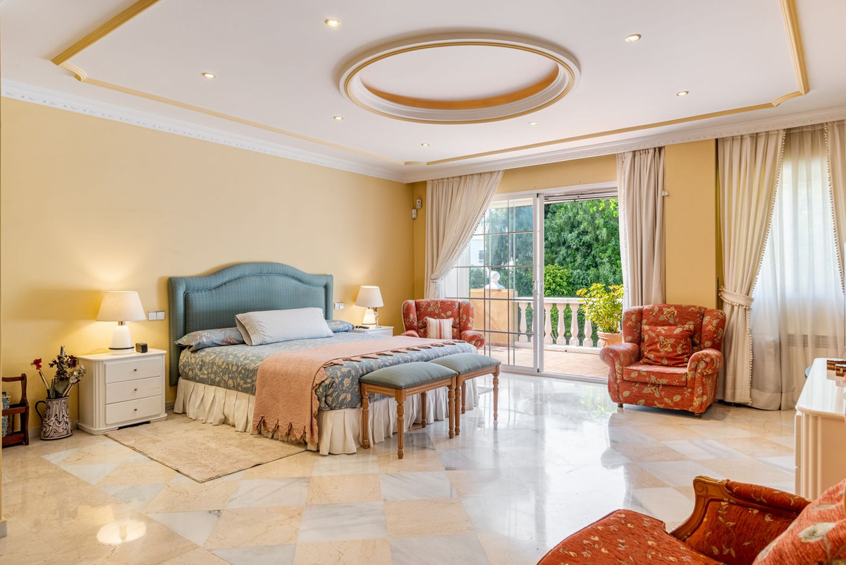 5 Bedroom Villa for Sale in Nueva Andalucía — 7