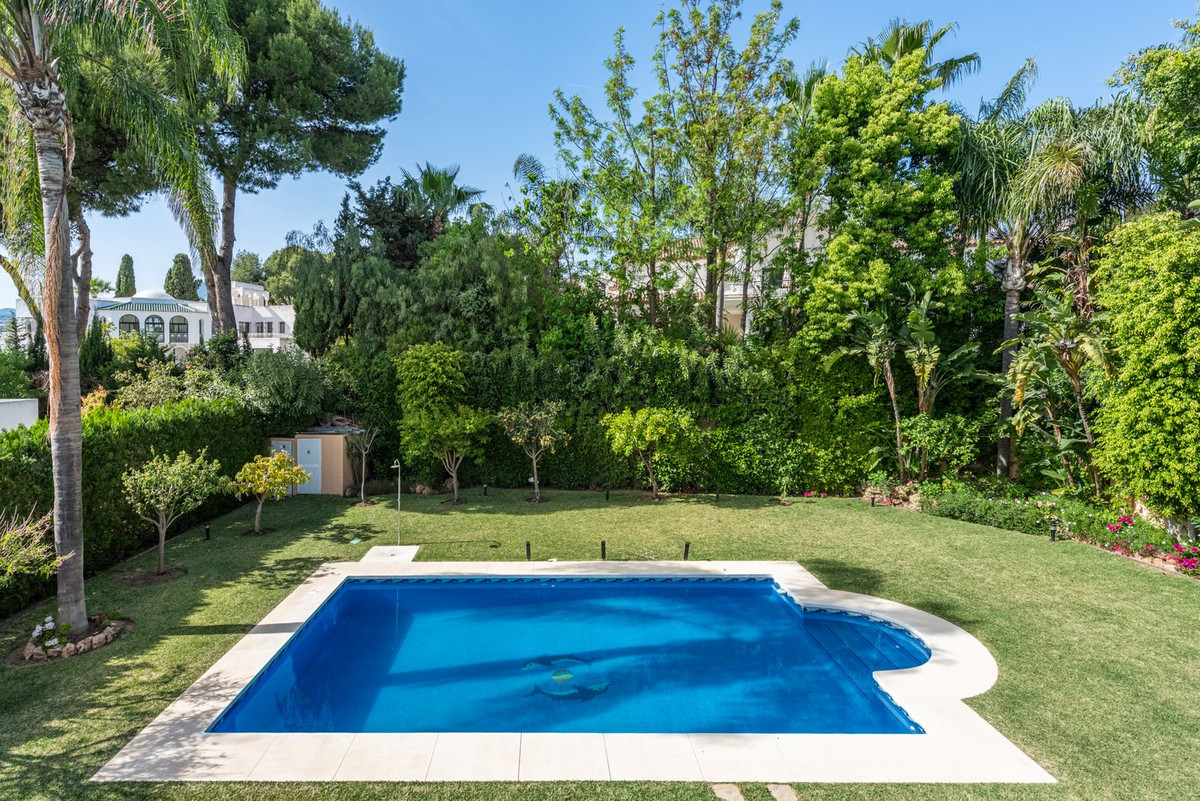 5 Bedroom Villa for Sale in Nueva Andalucía — view 10