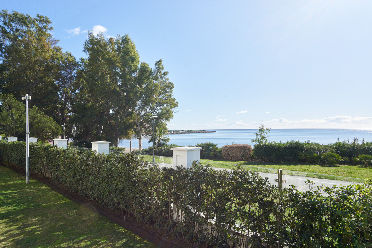 1 Bedroom Apartment for Sale in Estepona — 2