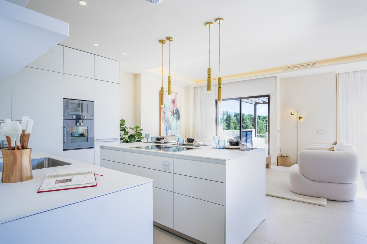 5 Bedroom Villa for Sale in New Golden Mile — view 10