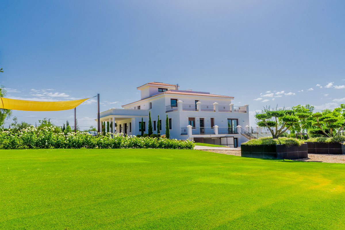 5 Bedroom Villa for Sale in Guadalmina Alta — 3