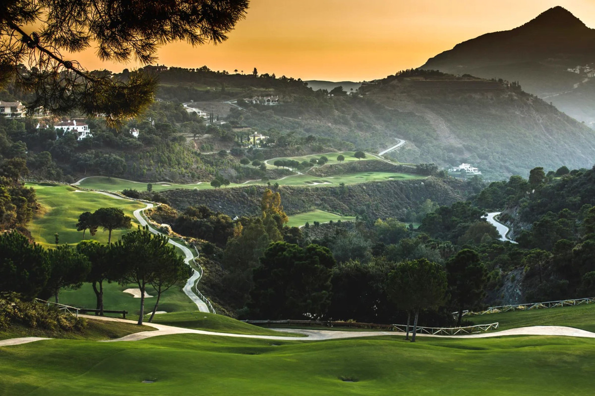 Plot for Sale in La Zagaleta — view 10