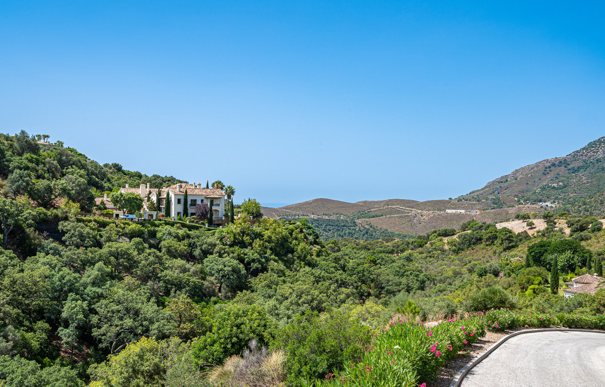 Plot for Sale in La Zagaleta
