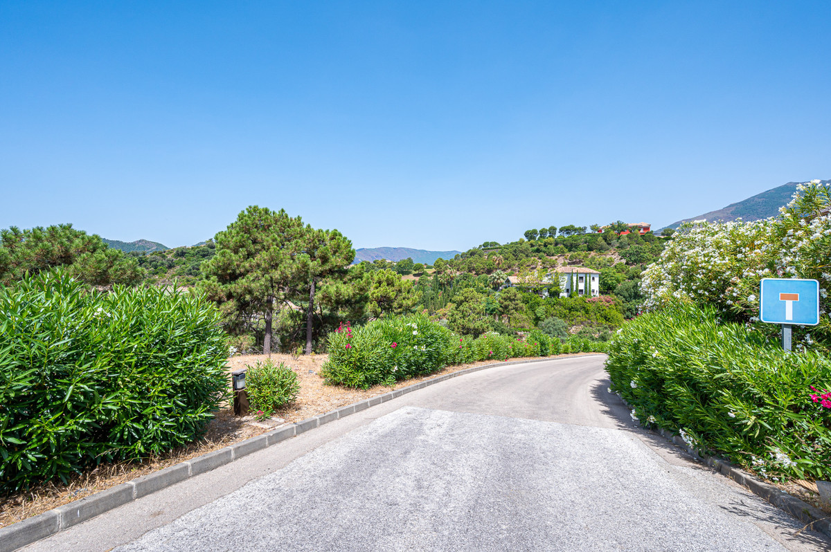 Plot for Sale in La Zagaleta — 6