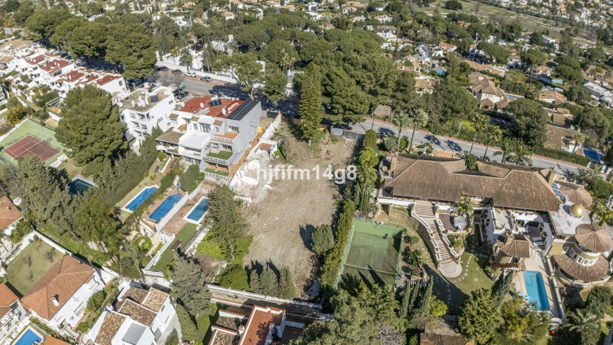 Plot for Sale in Nueva Andalucía