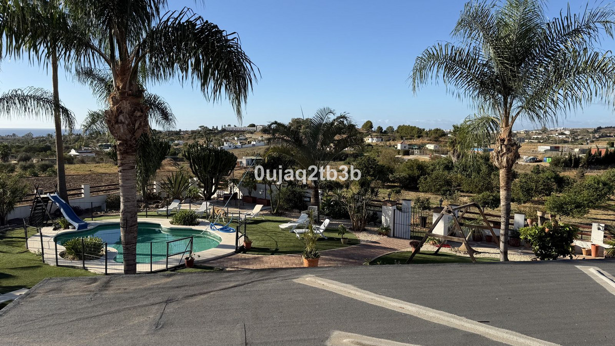 Plot for Sale in Estepona — 2