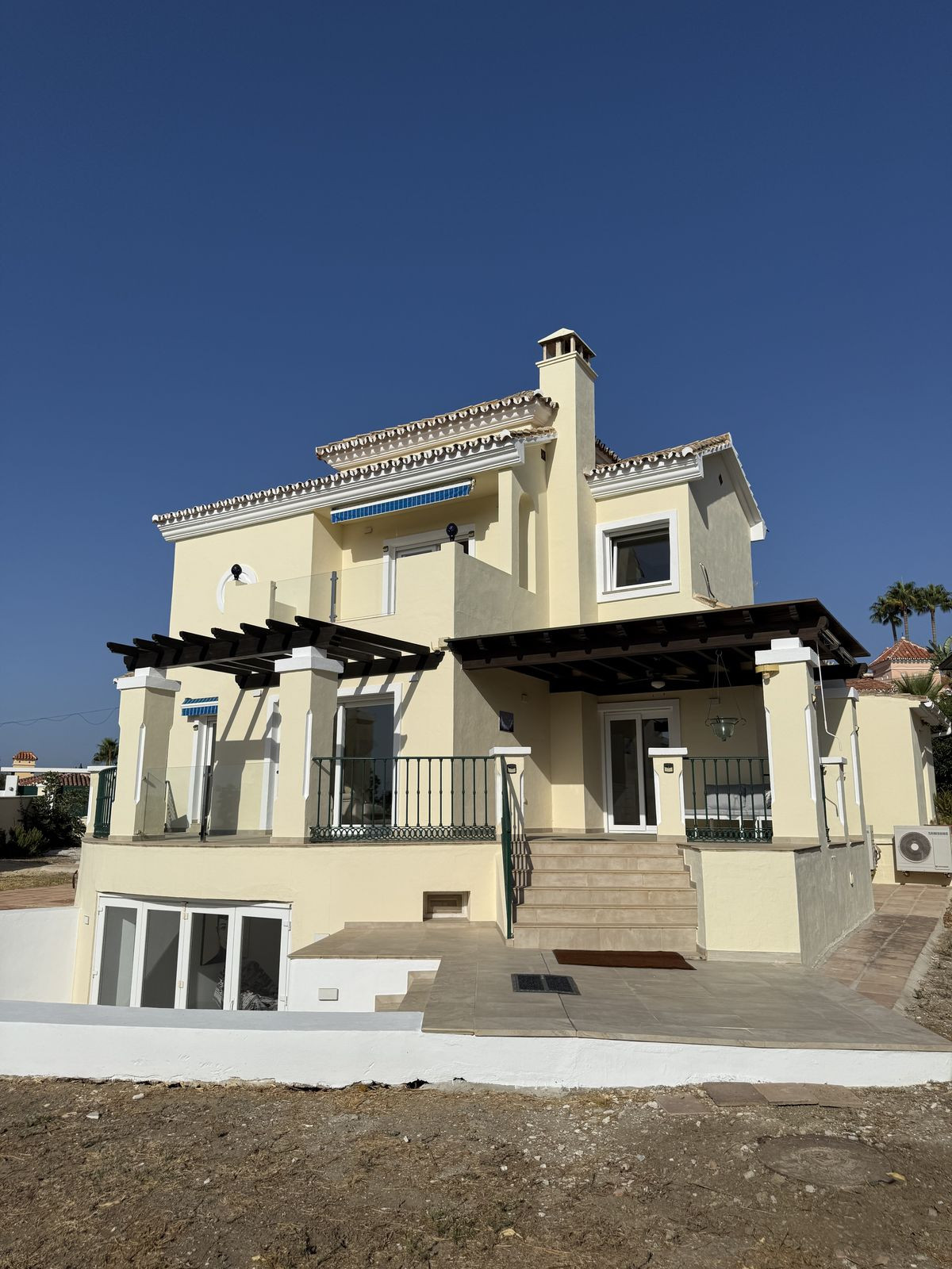 5 Bedroom Villa for Sale in Estepona