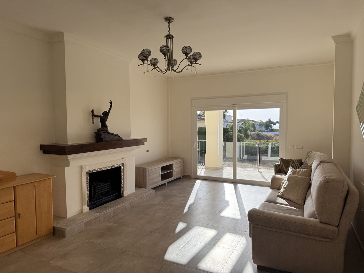 5 Bedroom Villa for Sale in Estepona — 3