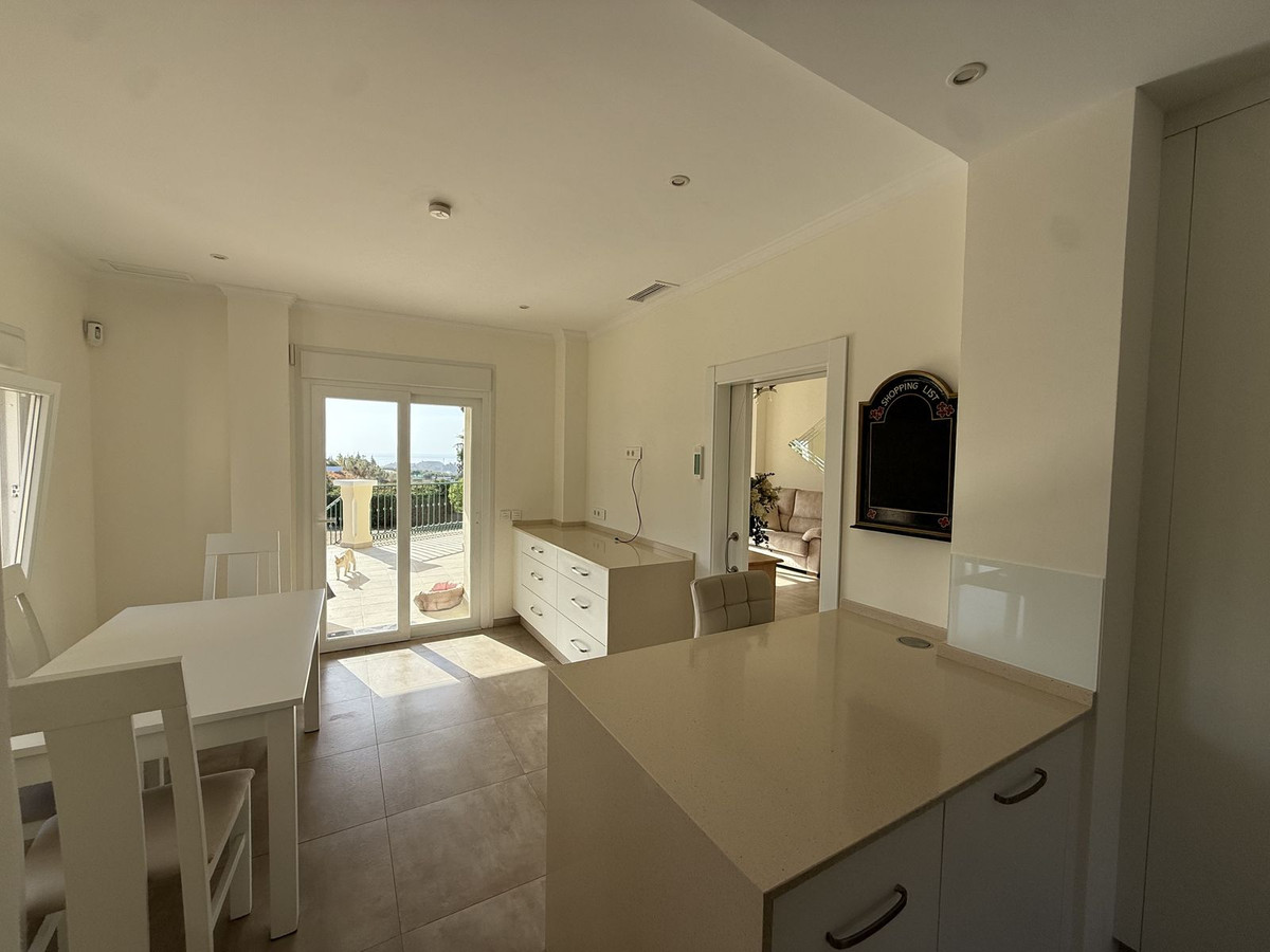 5 Bedroom Villa for Sale in Estepona — 5