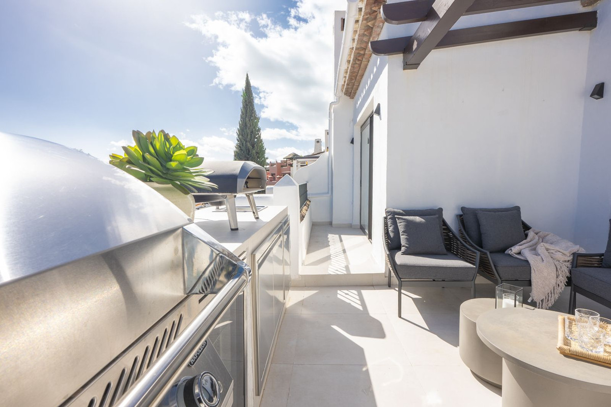 3 Bedroom Apartment for Sale in Benahavís — 3