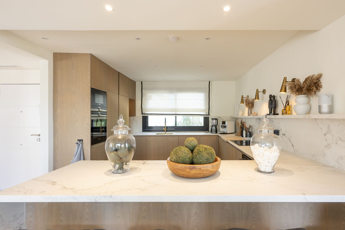 3 Bedroom Apartment for Sale in Benahavís — 6
