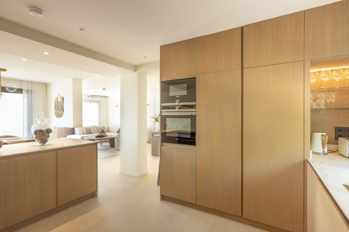 3 Bedroom Apartment for Sale in Benahavís — 7