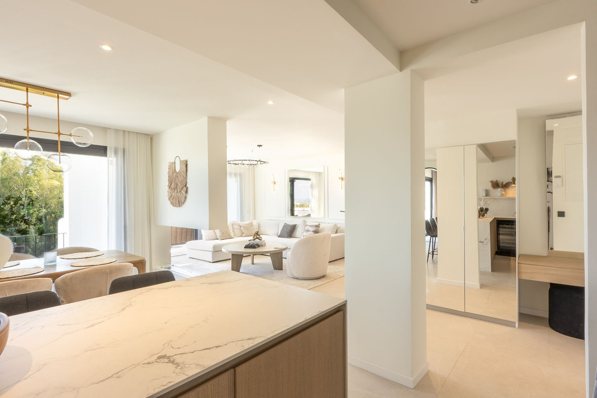 3 Bedroom Apartment for Sale in Benahavís — 8