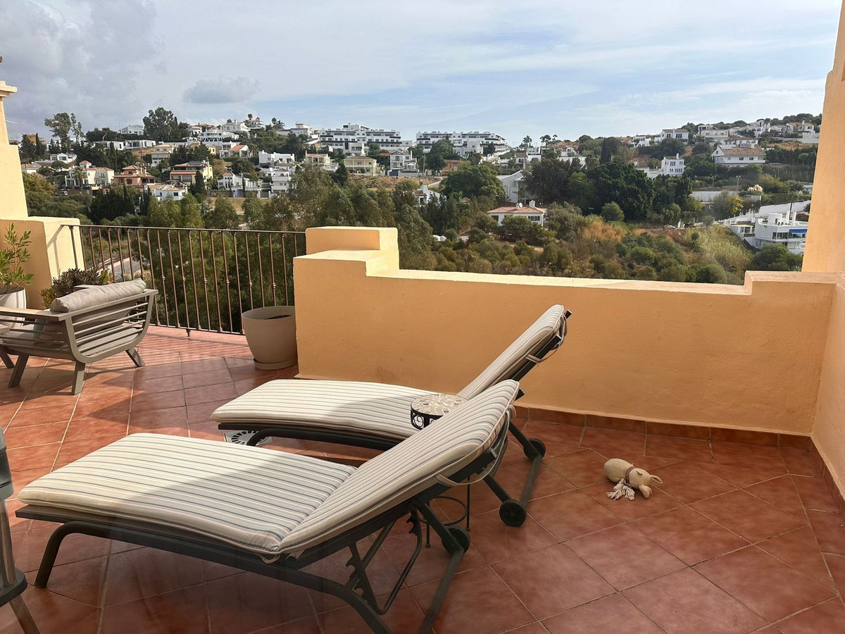 2 Bedroom Apartment for Sale in Estepona — view 10