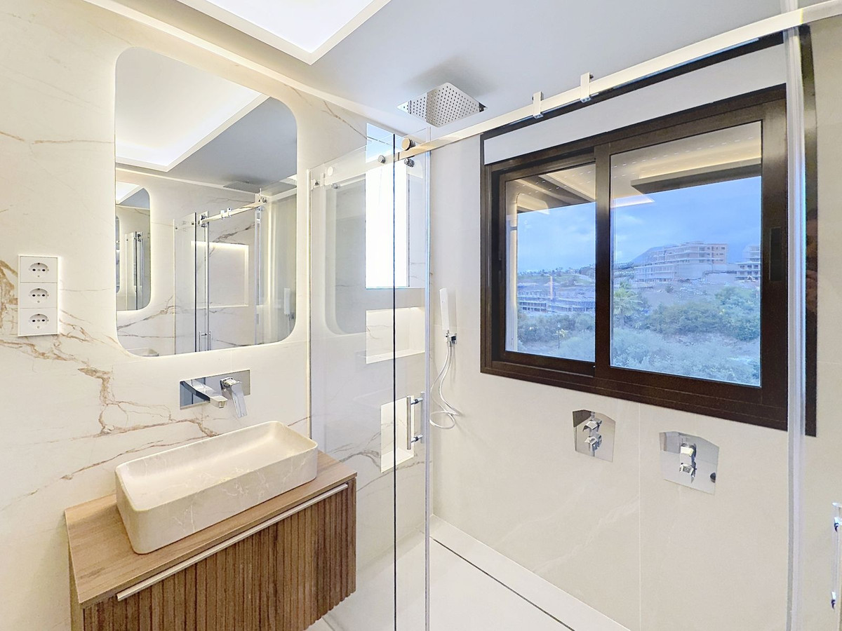 3 Bedroom Apartment for Sale in Estepona — 5