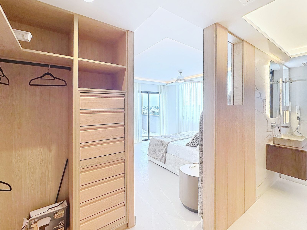 3 Bedroom Apartment for Sale in Estepona — 8