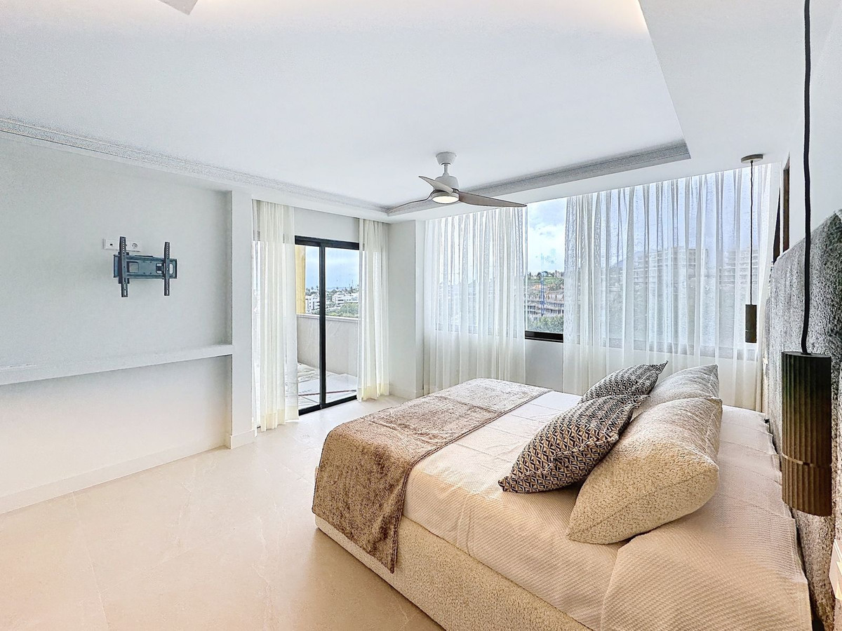 3 Bedroom Apartment for Sale in Estepona — 9