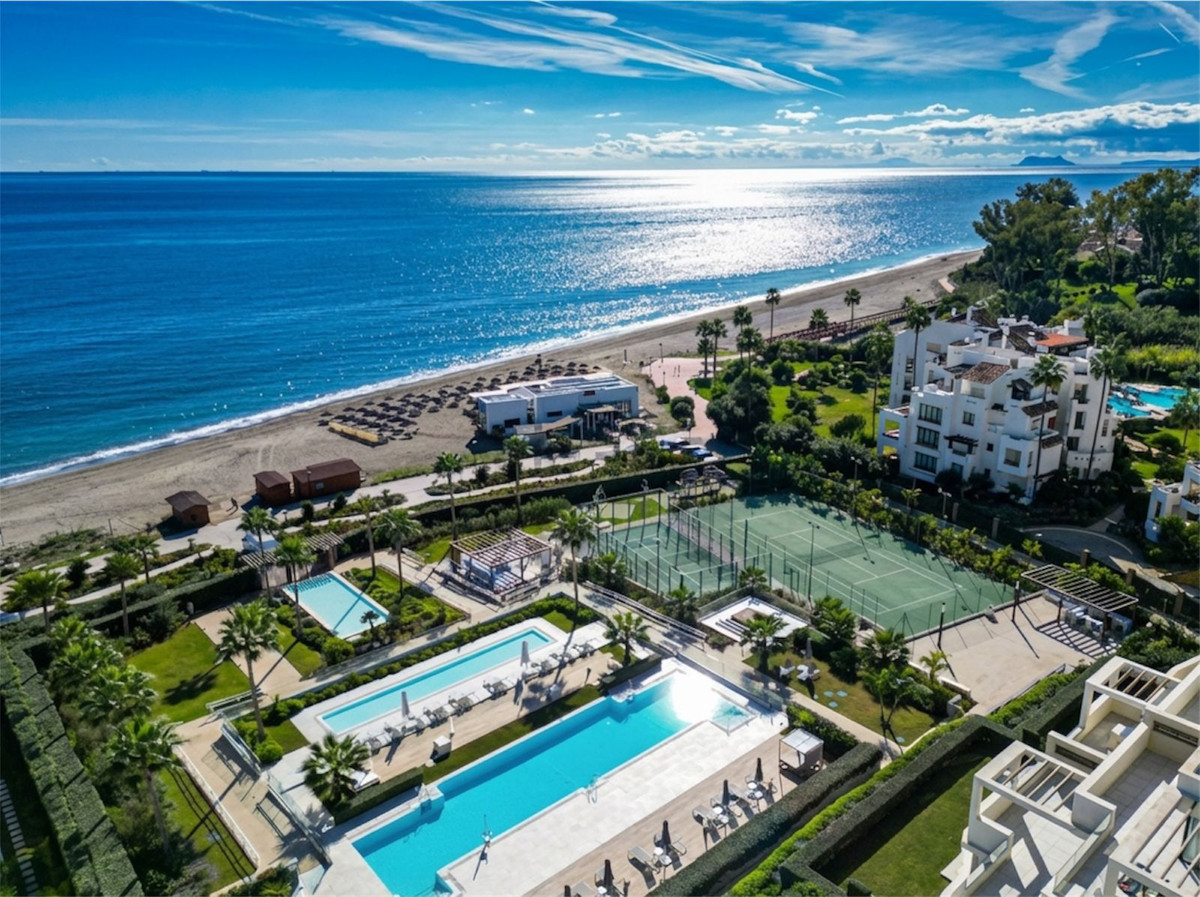 3 Bedroom Apartment for Sale in Estepona — 3