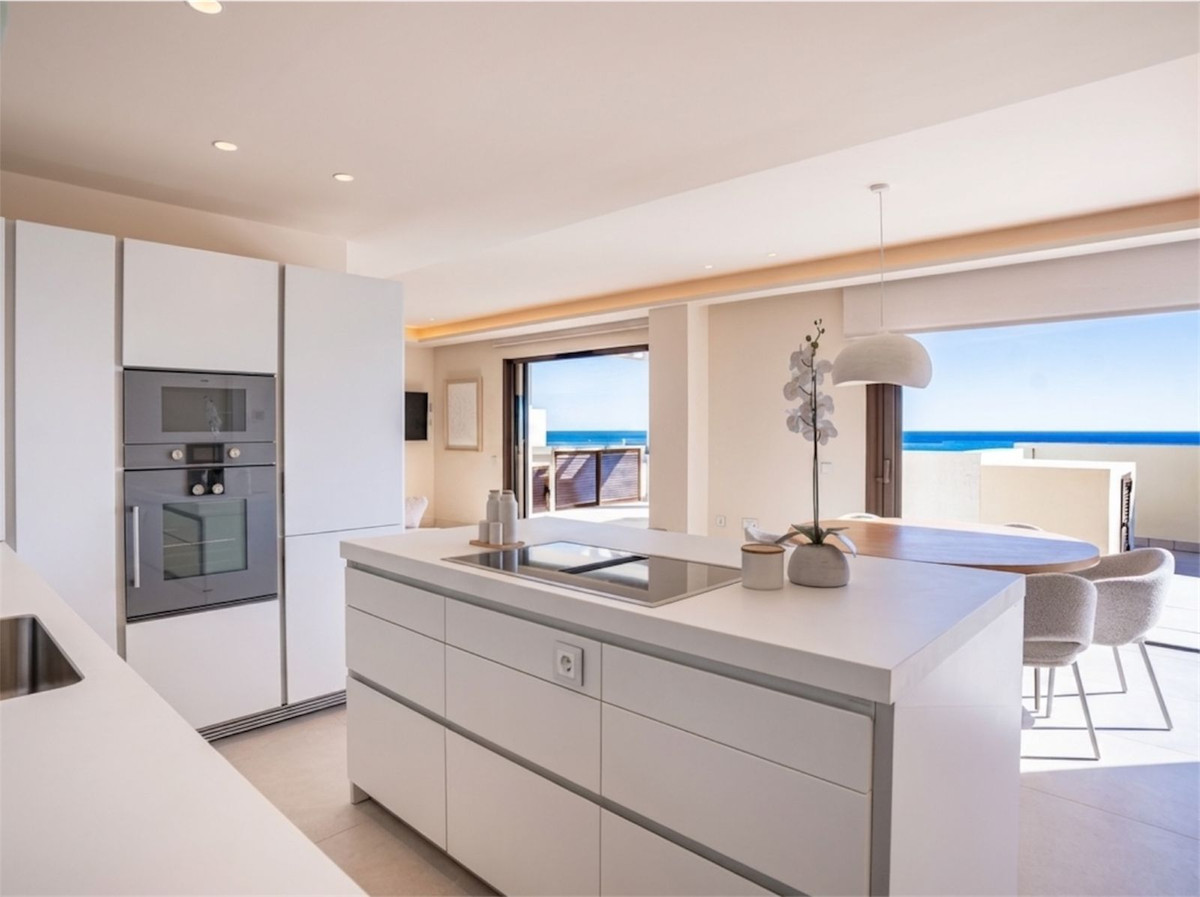 3 Bedroom Apartment for Sale in Estepona — 8