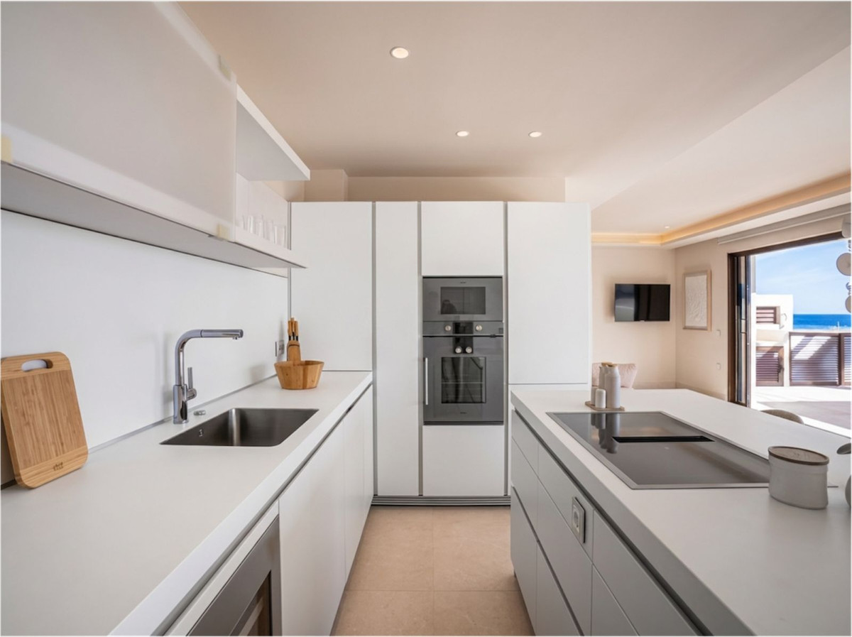 3 Bedroom Apartment for Sale in Estepona — 9