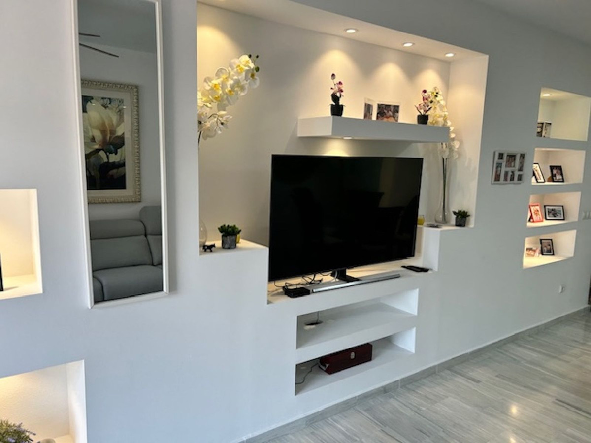 3 Bedroom Apartment for Sale in Benahavís — 2