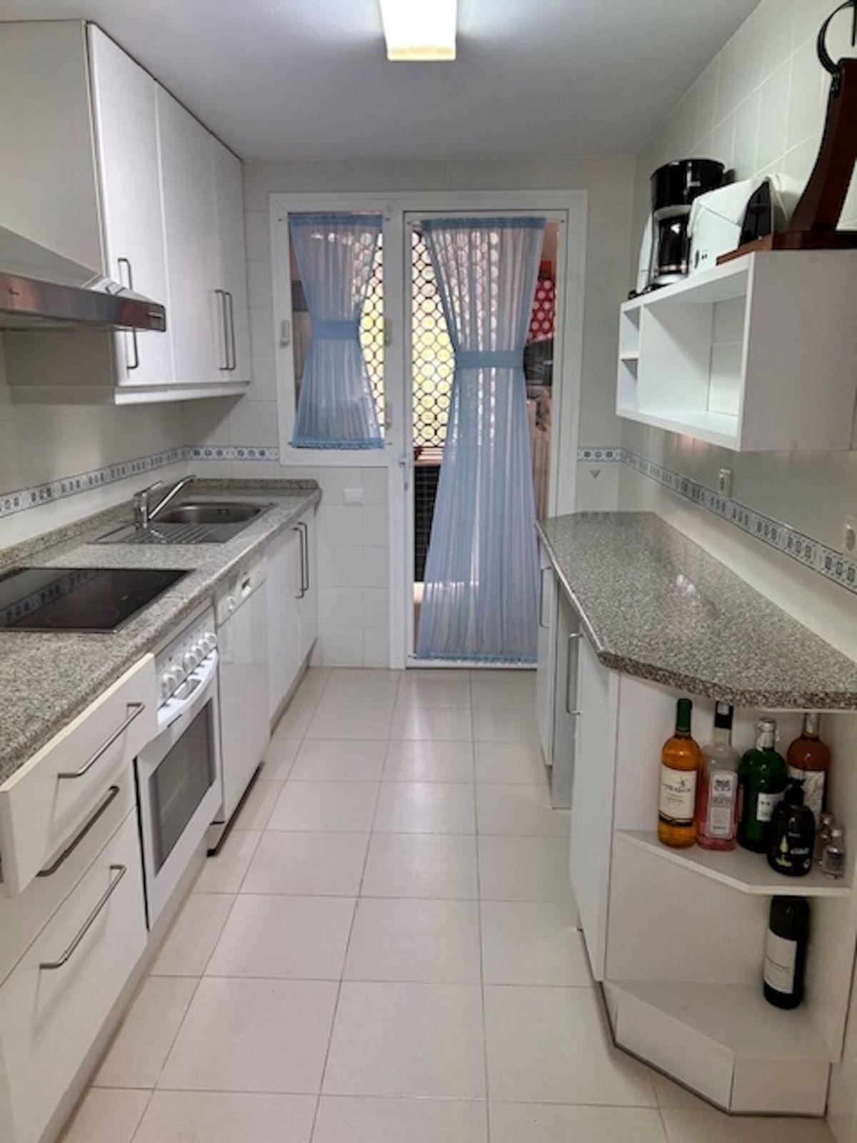 3 Bedroom Apartment for Sale in Benahavís — 3